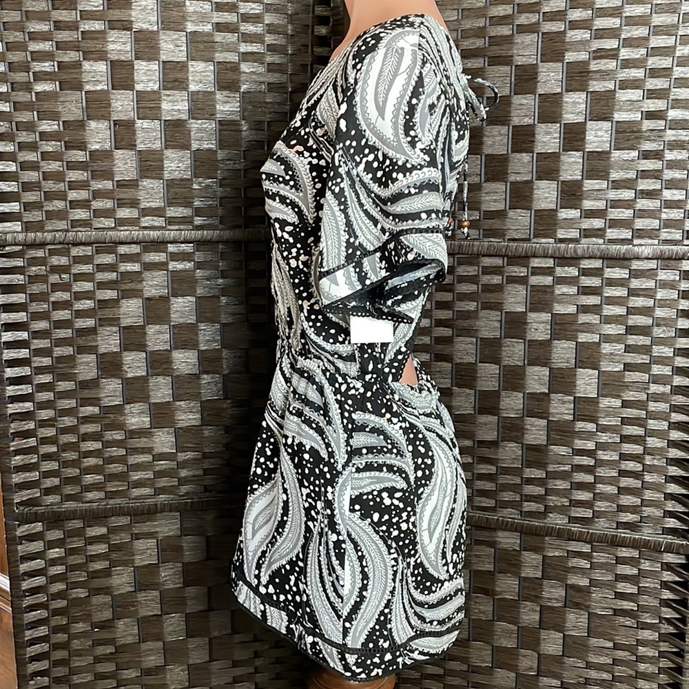 VOLCOM•ROMPER - Picture 2 of 6